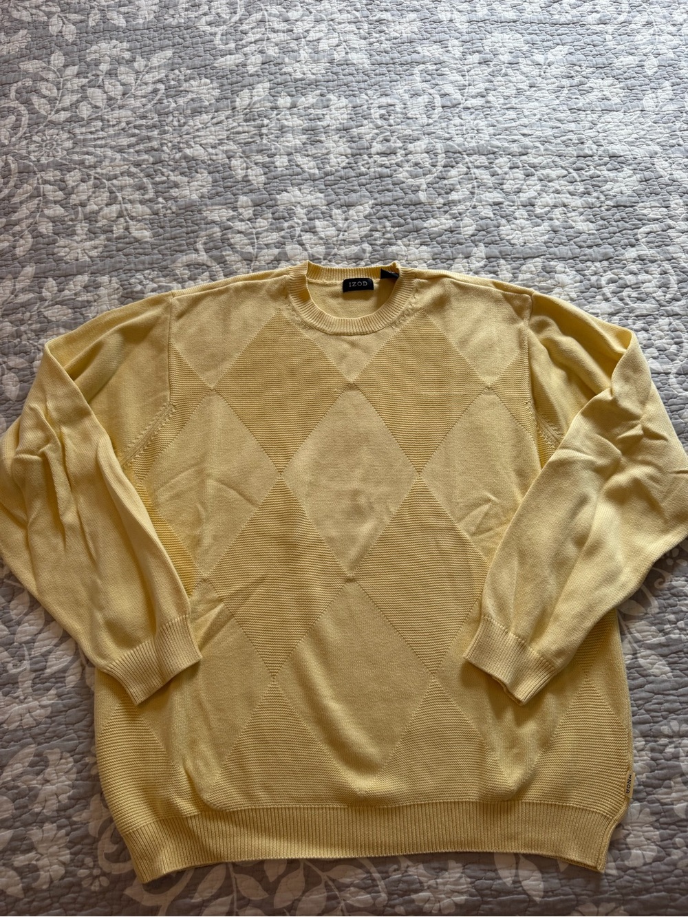 Izod Men’s Pale Yellow Diamond-Pattern Crewneck Sweater